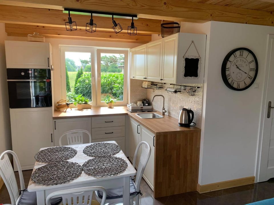 Kitchen or kitchenette, Communal kitchen
