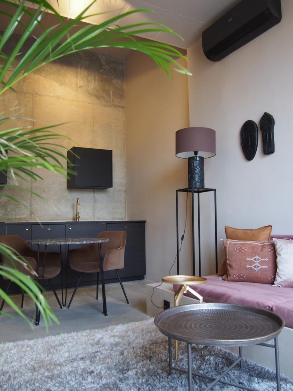 Seating area, kitchen