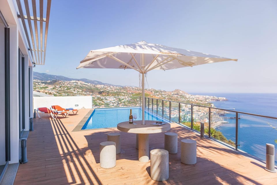 Property building, Banquet/Function facilities, Decorative detail, Garden view, Landmark view, Mountain view, Pool view, Sea view, Swimming pool