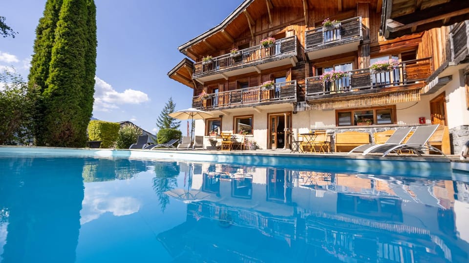 Property building, Day, Balcony/Terrace, Pool view, Swimming pool, sunbed