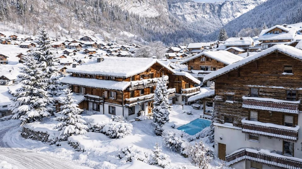 Property building, Day, Winter