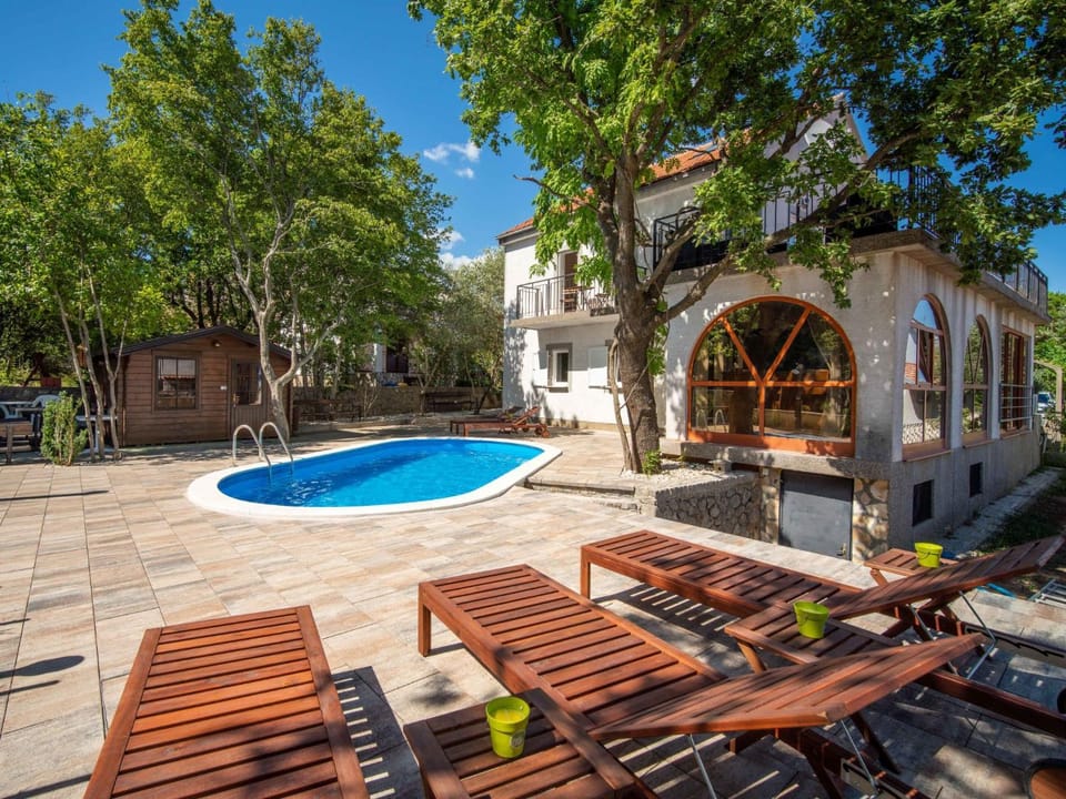 Swimming pool