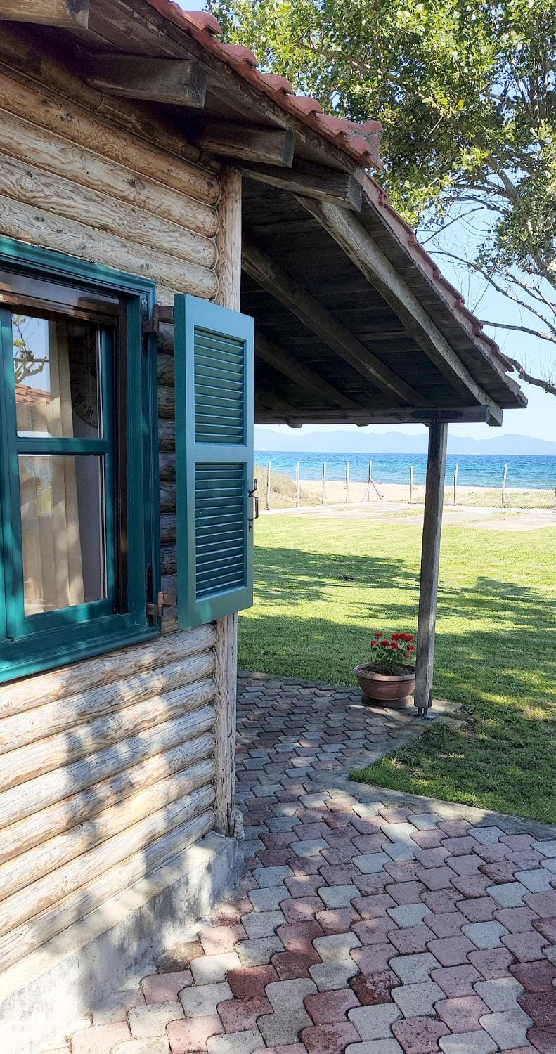 Wooden beach house / Nea Roda, Halkidiki House in Halkidiki