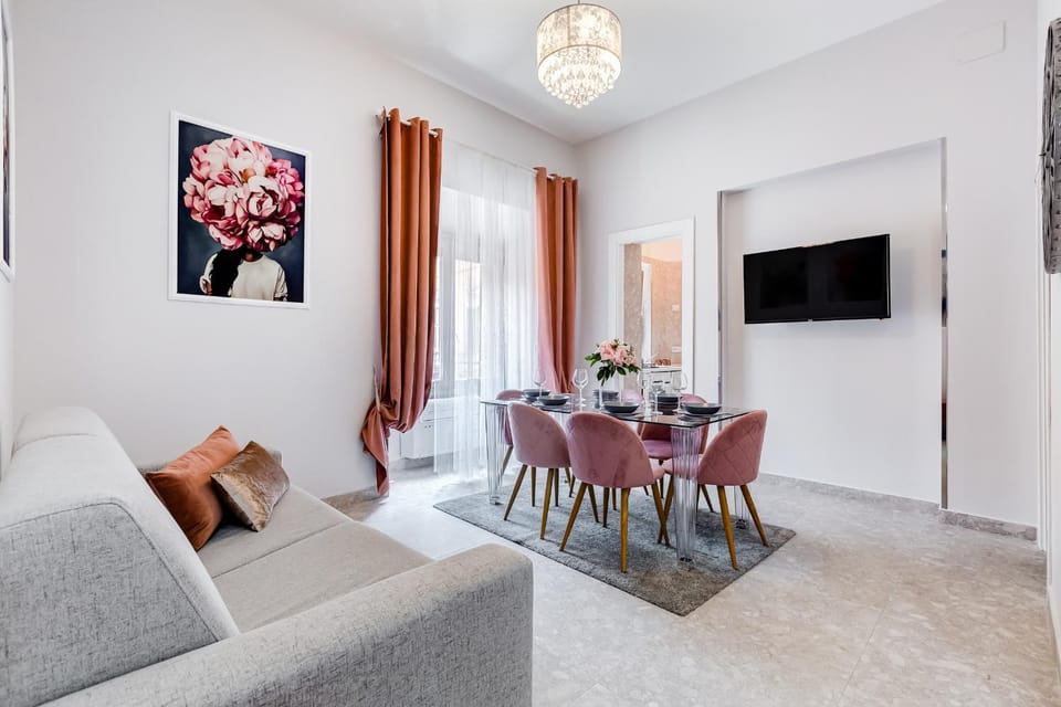 TV and multimedia, Living room, Seating area, Dining area
