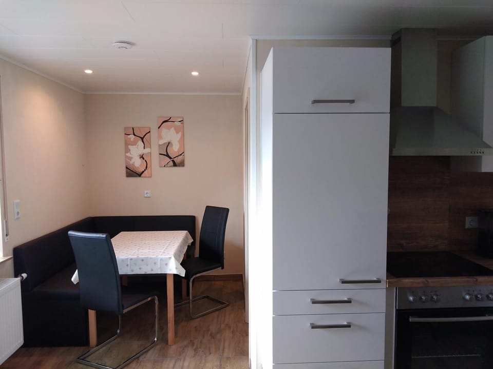 Kitchen or kitchenette, Communal kitchen