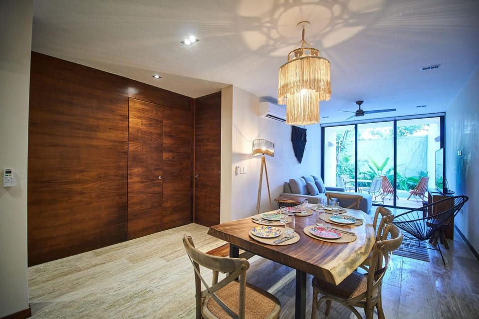 Living room, Seating area, Dining area