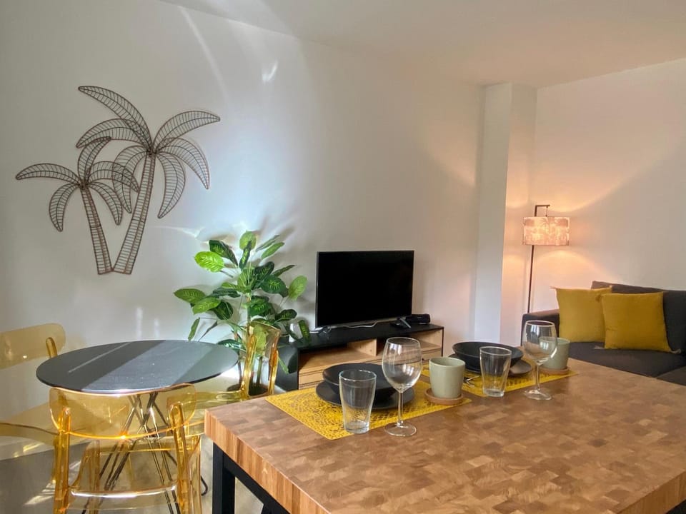 TV and multimedia, Dining area