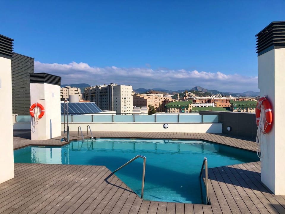 Malakatua Station, Apartment with Pool-Parking Apartment in Malaga