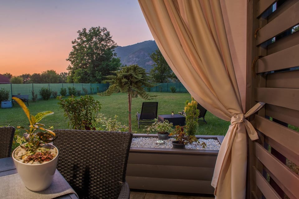 Balcony/Terrace, Garden view