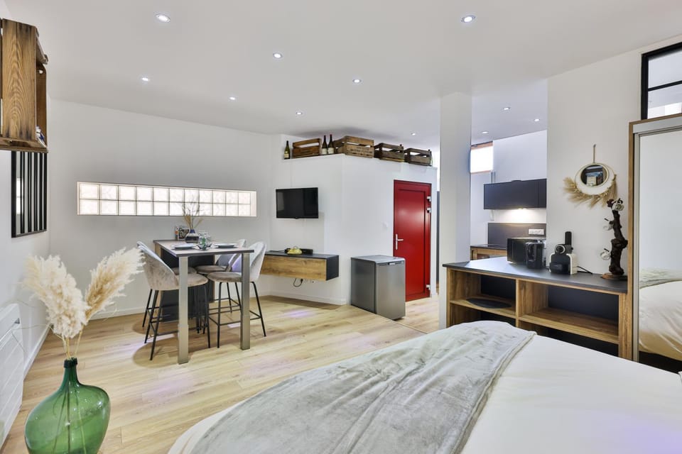 Bed, TV and multimedia, Photo of the whole room, Seating area