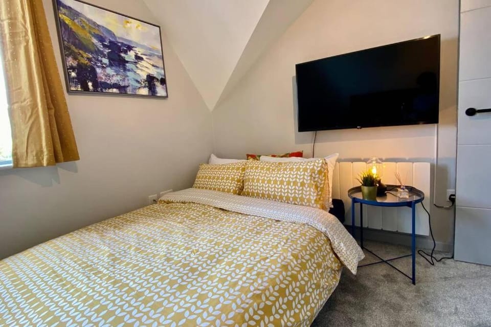 Stunning Apartment - 5 Minute Walk to the Best Beach! - Great Location - Parking - Fast WiFi - Smart TV - Newly decorated - Close to Bournemouth & Poole Town Centre & Sandbanks Apartment in Poole