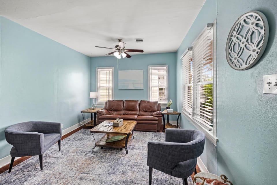 The Starboard at M Historic Lost Bayou Retreat Walk to Beach Sleeps 6 Apartment in Galveston Island
