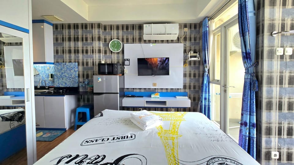 Bed, Kitchen or kitchenette, Photo of the whole room, Dining area, Bedroom, air conditioner