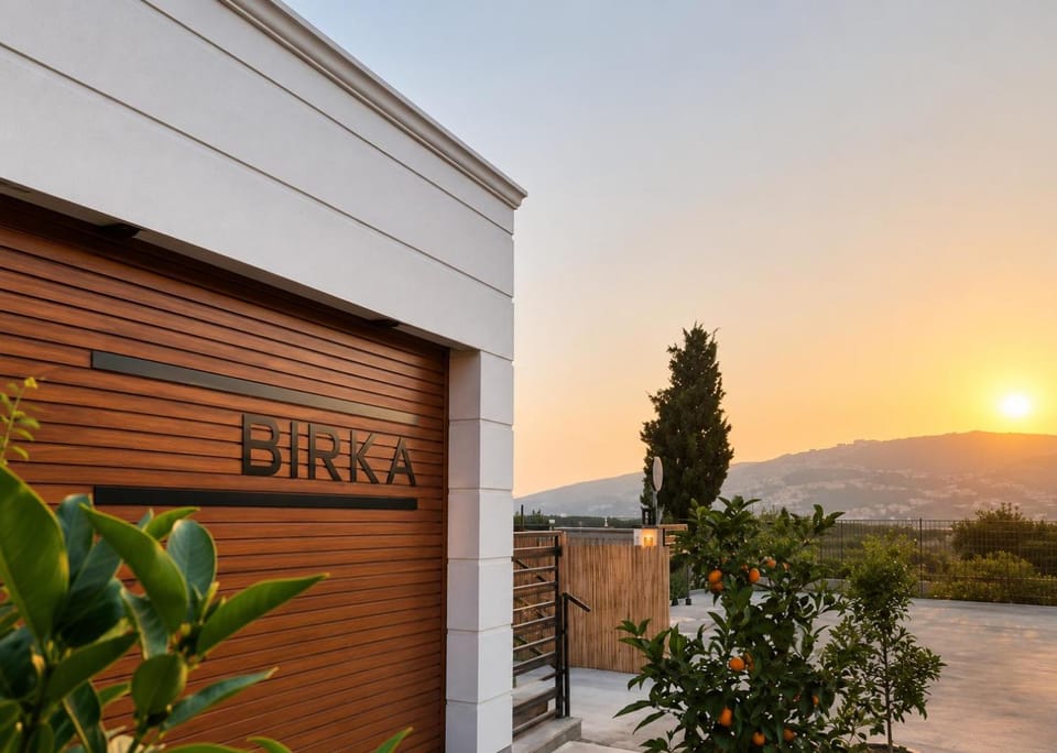 Property building, Day, Natural landscape, Mountain view, Sunrise, Sunset