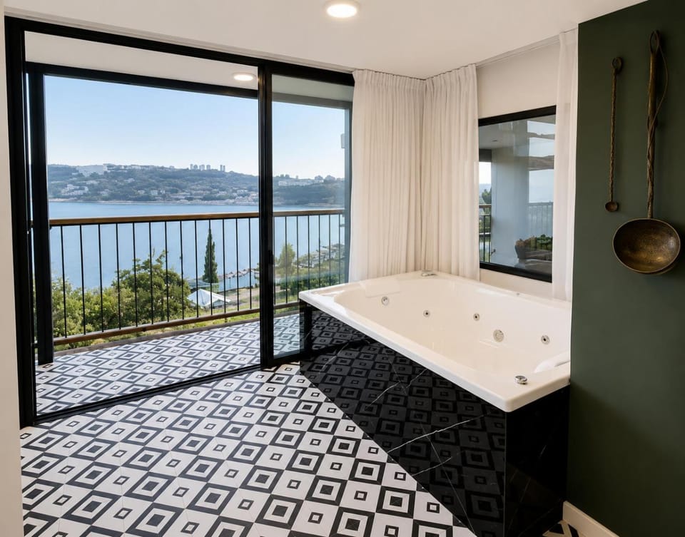 Natural landscape, Hot Tub, Photo of the whole room, Mountain view, River view