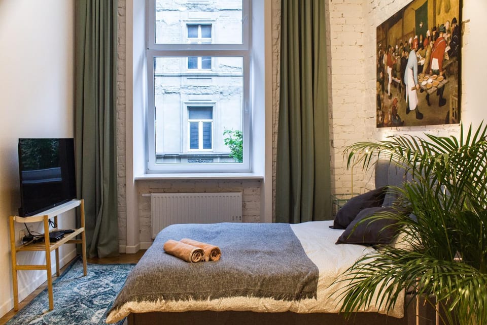 Nearby landmark, Bed, Photo of the whole room