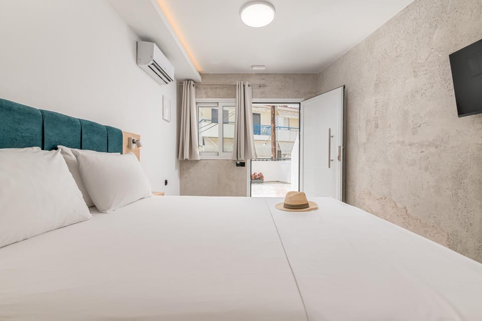 Bed, TV and multimedia, Photo of the whole room, Bedroom, air conditioner