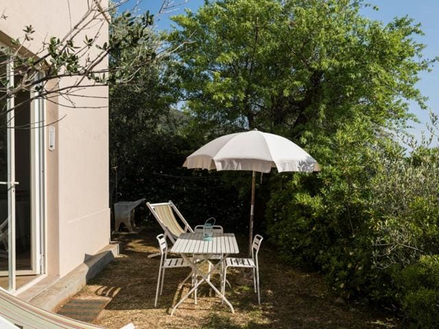 Patio, Day, Garden, Dining area, Garden view