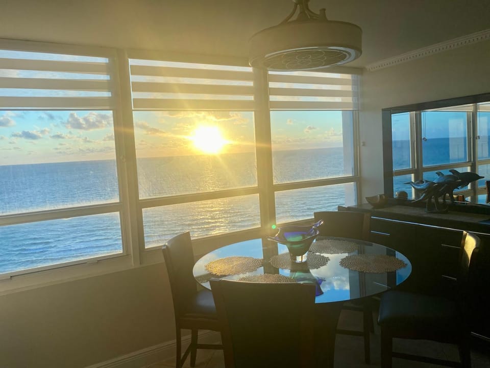Dining area, Sea view, Sunrise
