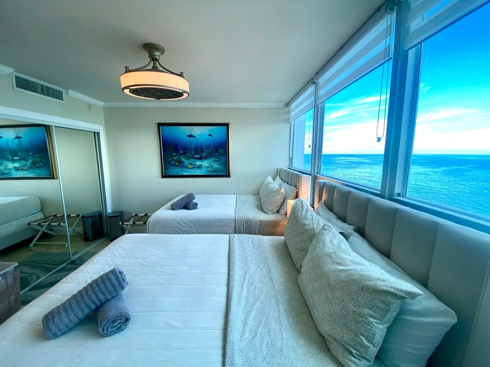 Bed, View (from property/room), Bedroom, Sea view, towels