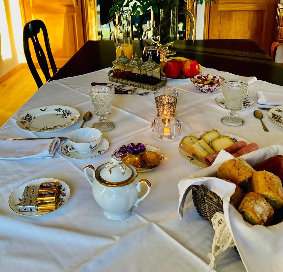 Food and drinks, Food, Breakfast, Continental breakfast, Lunch, Drinks