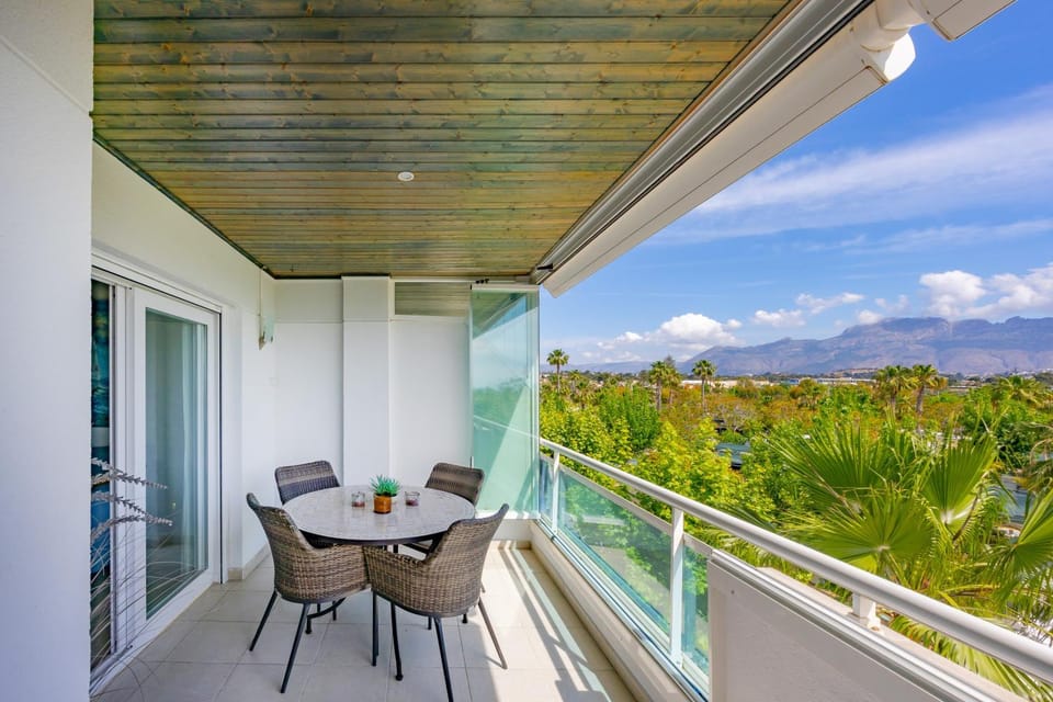 Balcony/Terrace, Mountain view