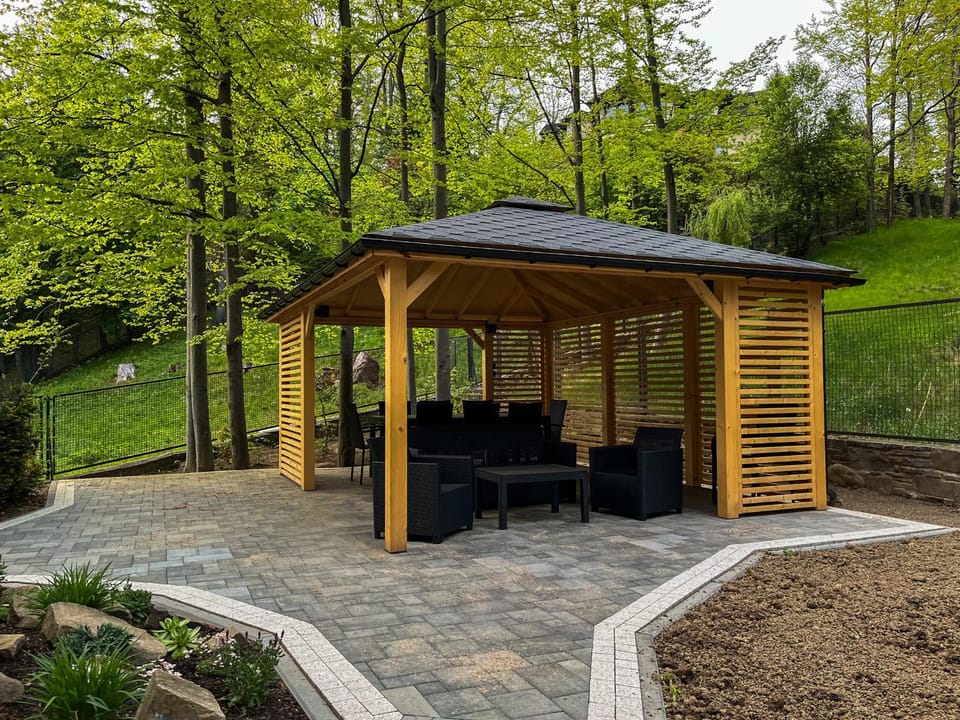 BBQ facilities, Garden, Seating area