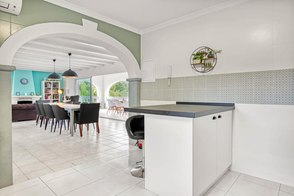 Property building, Kitchen or kitchenette, Living room