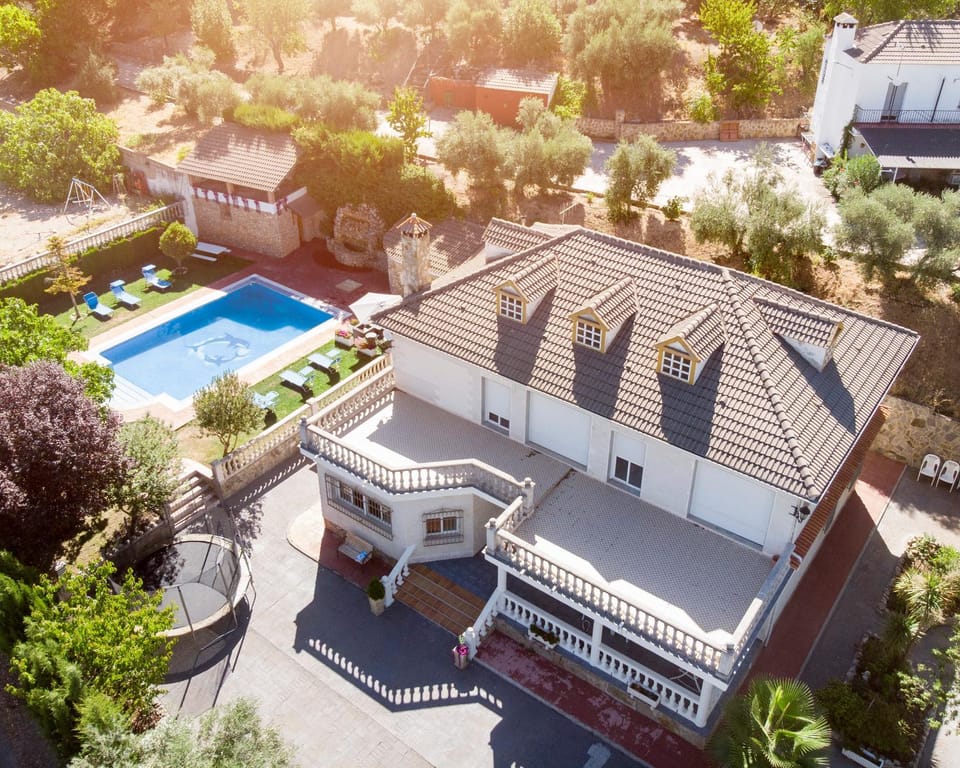 Property building, Bird's eye view, Garden view, Swimming pool, Parking