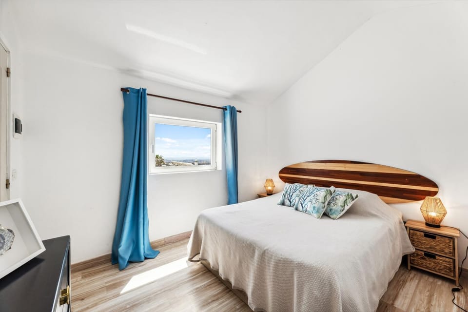 Photo of the whole room, Bedroom, Sea view