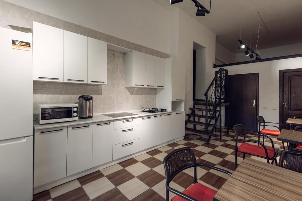 Kitchen or kitchenette, Kitchen or kitchenette, Dining area, stove
