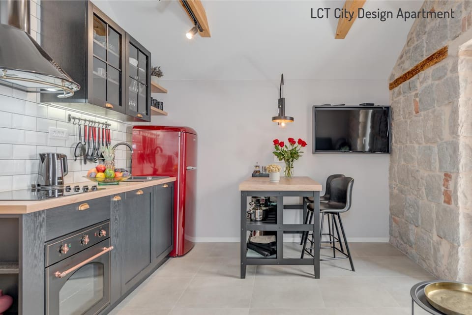 Coffee/tea facilities, Kitchen or kitchenette, Dining area
