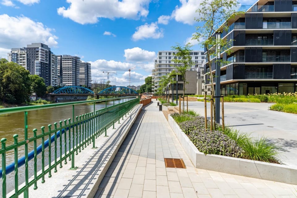 Property building, Neighbourhood, Natural landscape, City view, River view