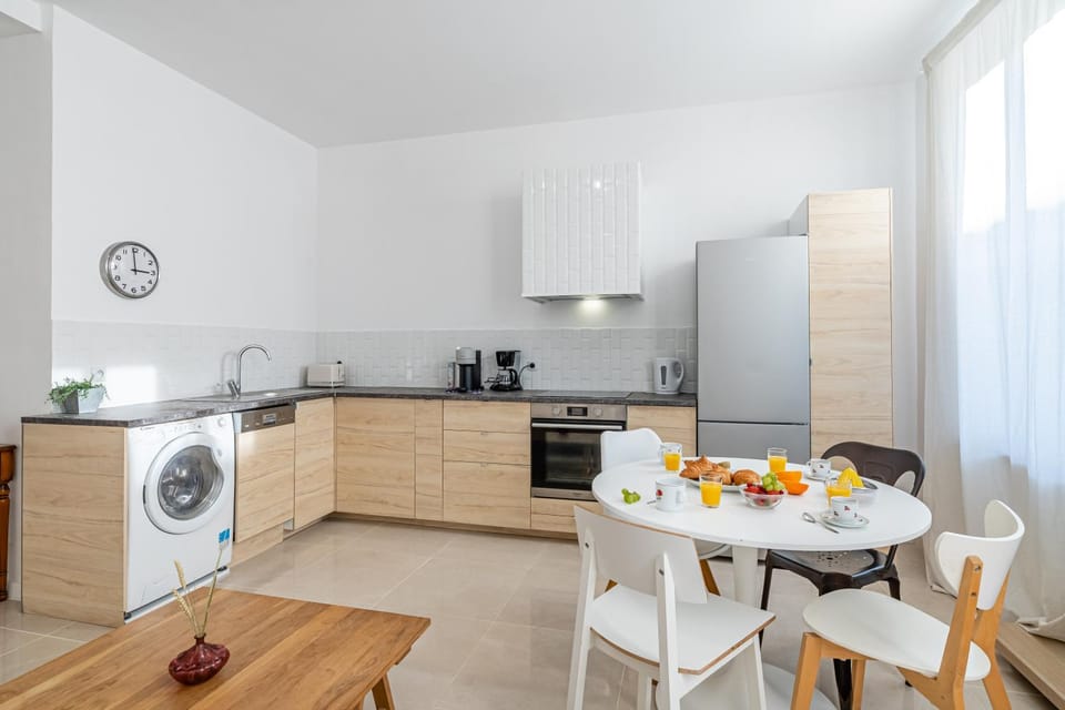 Dining area, Communal kitchen
