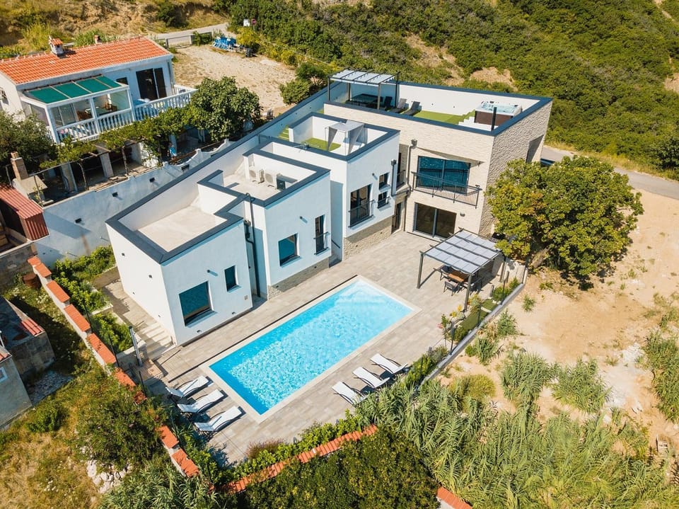 Property building, Swimming pool