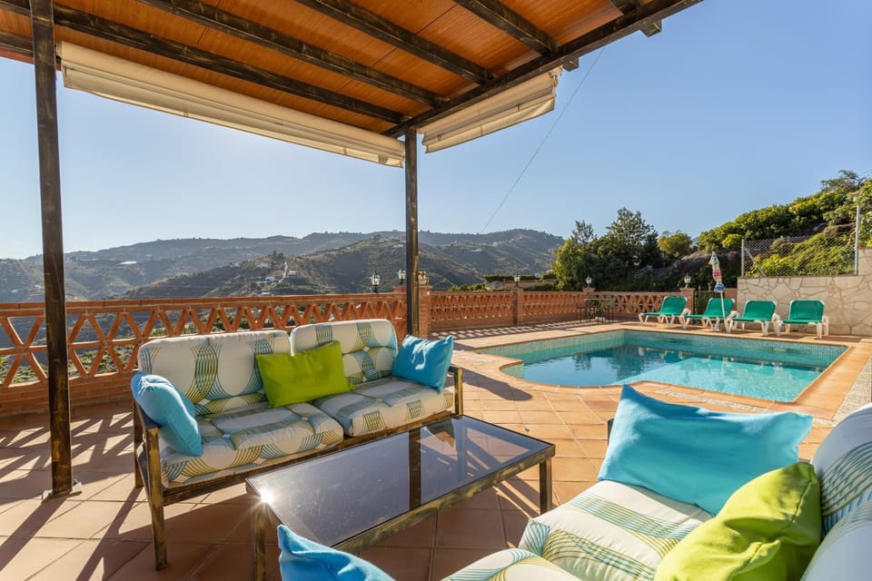 Property building, Balcony/Terrace, Living room