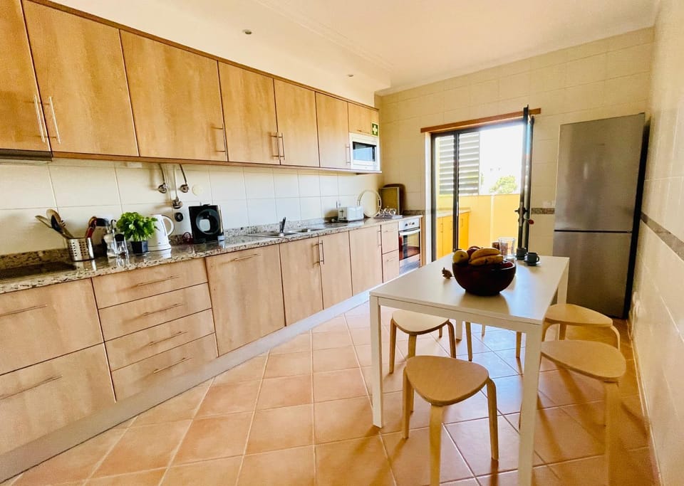 Coffee/tea facilities, Balcony/Terrace, Kitchen or kitchenette, Dining area, dishwasher, microwave, oven, stove, washing machine