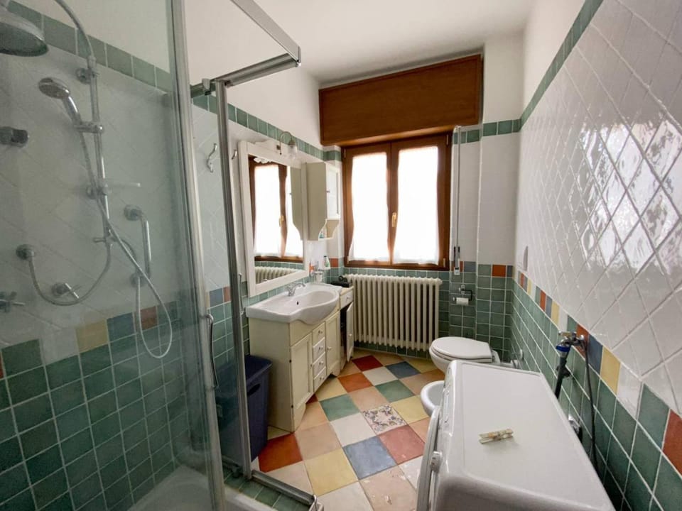 Shower, Toilet, Bathroom, internet, towels