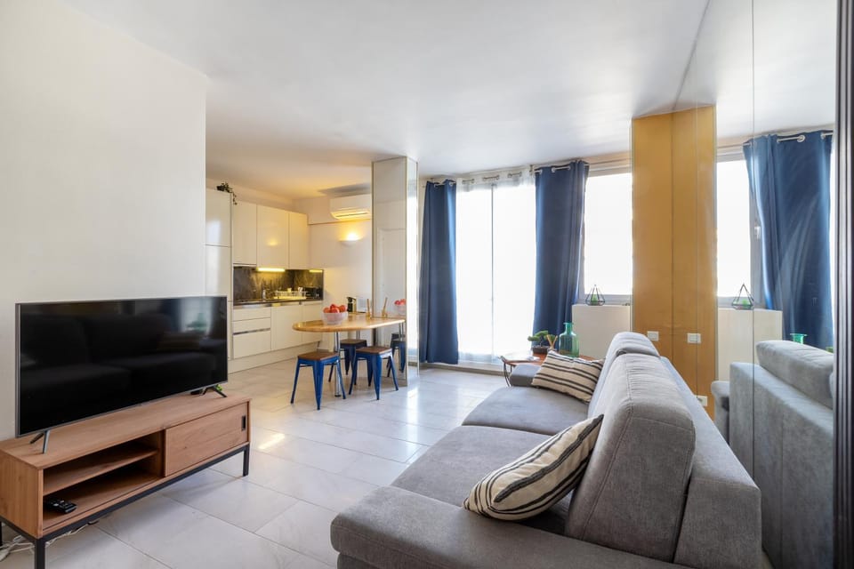 Communal lounge/ TV room, TV and multimedia, Living room, Seating area