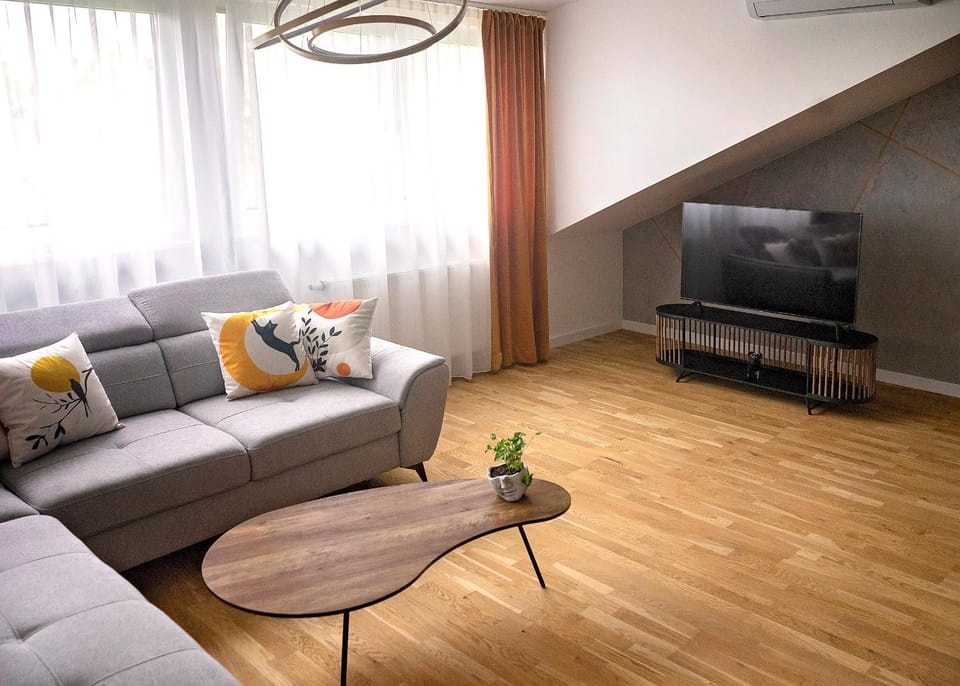 Communal lounge/ TV room, TV and multimedia, Living room, Seating area