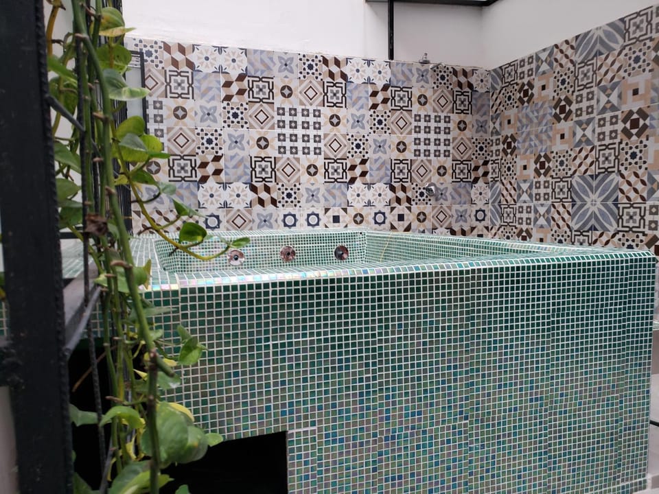 Hot Tub, Massage