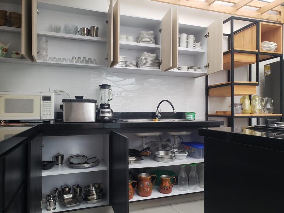 Kitchen or kitchenette, Communal kitchen