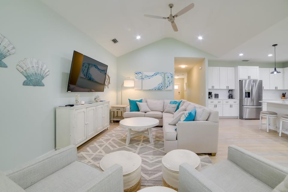 West End Home w/ Yard < 1 Mi to Beach Access! House in Sunnyside