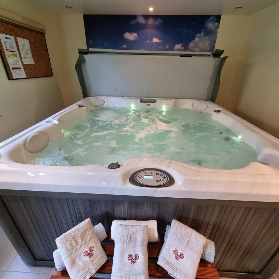 Hot Tub, Spa and wellness centre/facilities
