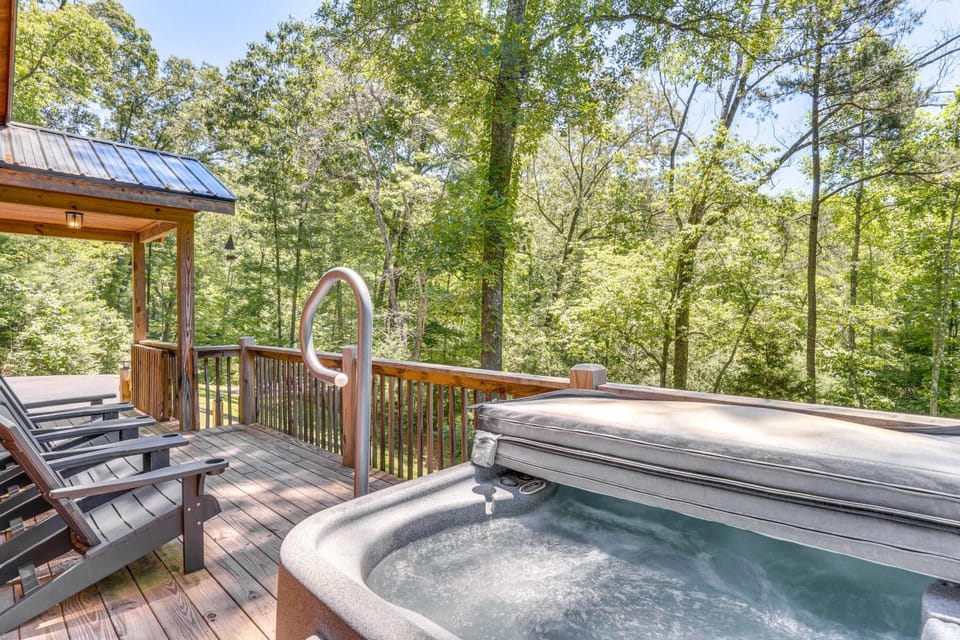 Private Hot Tub & EV Charger: Cozy Murphy Cabin! Cabin in North Carolina