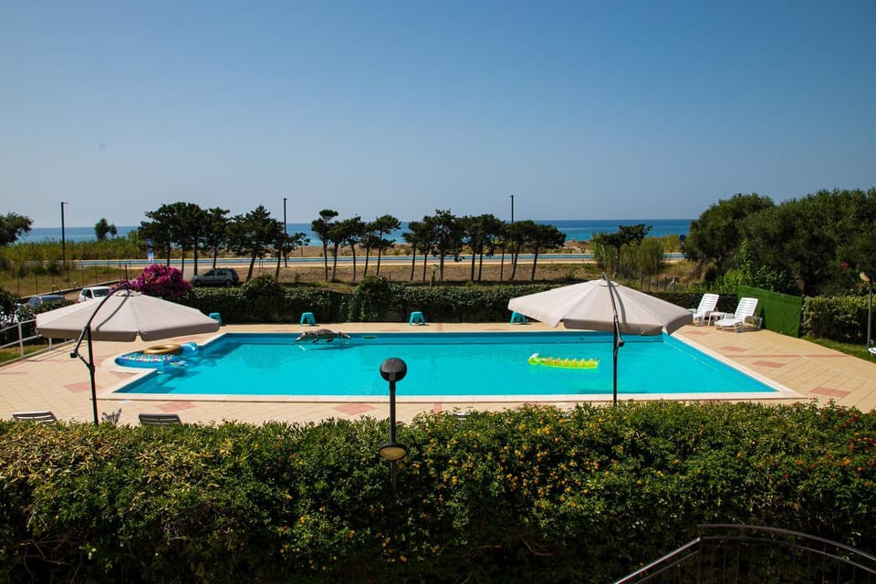 Day, Natural landscape, Pool view, Sea view, Swimming pool, sunbed