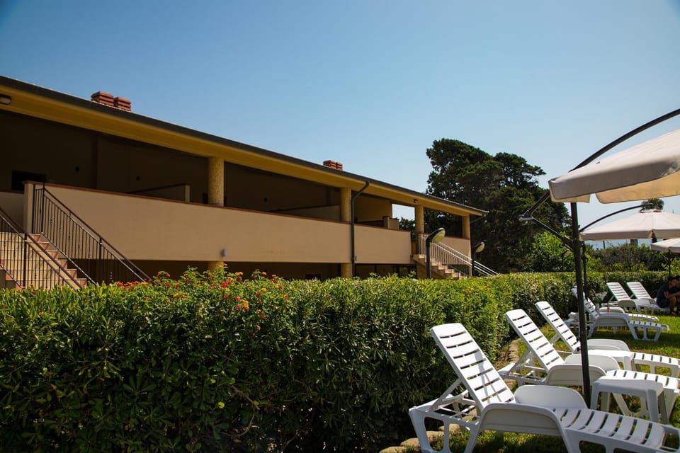 Property building, Garden view, sunbed
