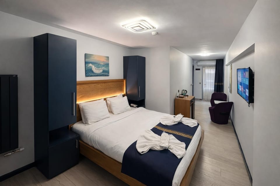 Bed, TV and multimedia, Photo of the whole room, Bedroom, wardrobe