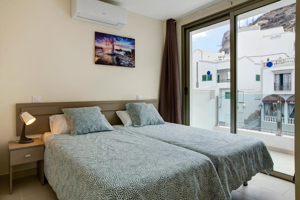 Living room, Bedroom