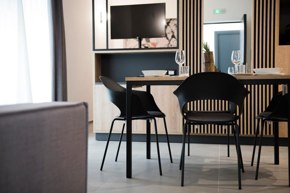 Communal lounge/ TV room, Dining area